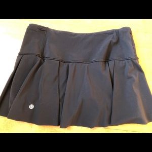 Lululemon Hit Your Stride Skirt Size 6 Reg in
Black